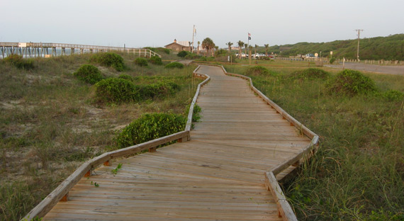 the boardwalk at the back of the north park beach